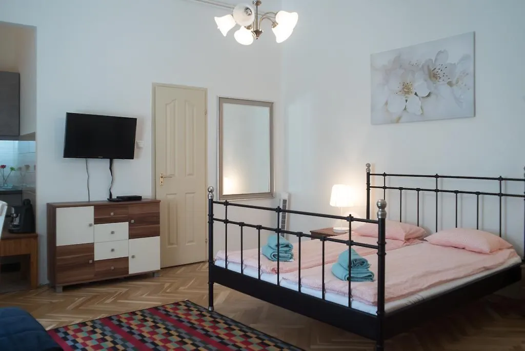 Friendly Home In The Center Budapest Apartment